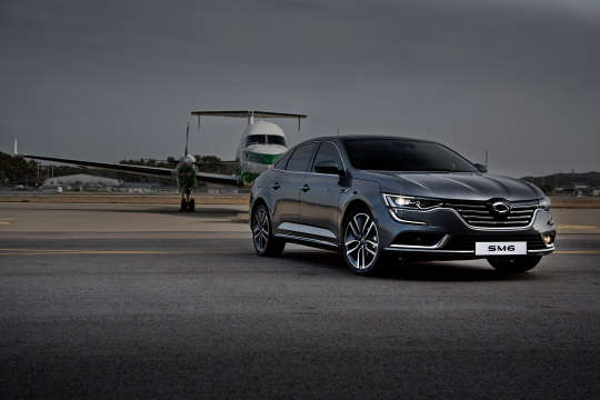 르노삼성자동차가 중형세단 SM6를 13일 언론에 공개했다. 이 차량은 지난해 7월 유럽시장에서 '탈리스만'이라는 이름으로 발표됐다. 르노삼성자동차 제공